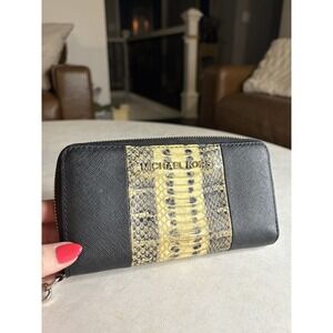 Michael Kors Black Saffiano Leather Snakeskin Print Zip Around Jet Set Wallet